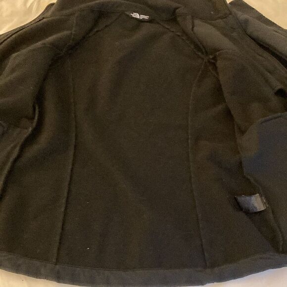 The North Face Ladies Apex Barrier Soft Shell Jacket in Black. Size small. - Picture 8 of 10